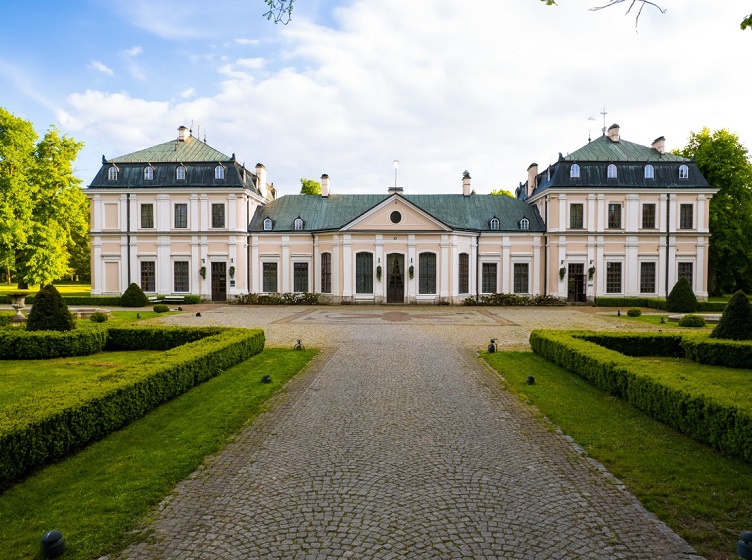 Pałac i restauracja w Sieniawie